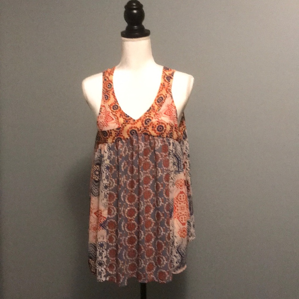 Free flowing festive tank